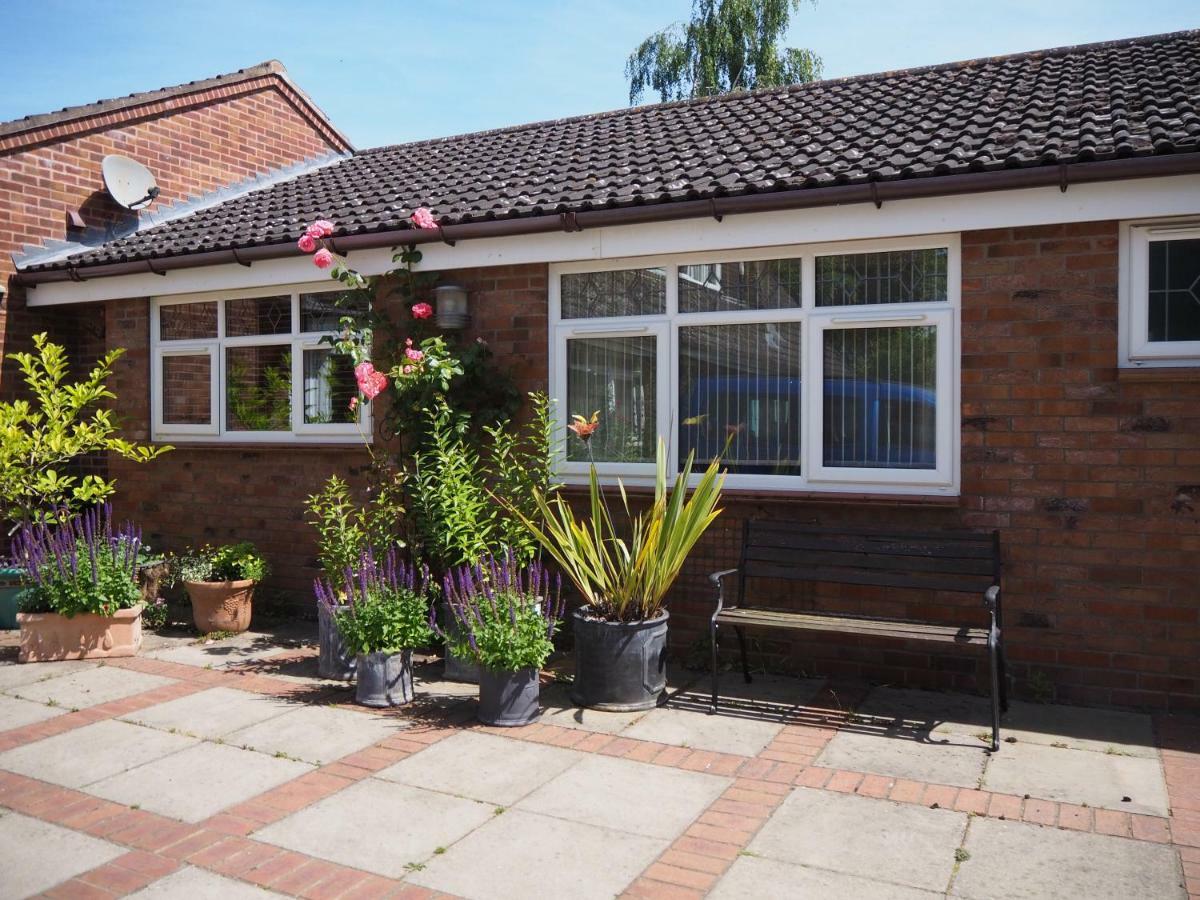 Surlingham Lodge Garden Cottage In Rspb Village Near Norwich Exterior photo